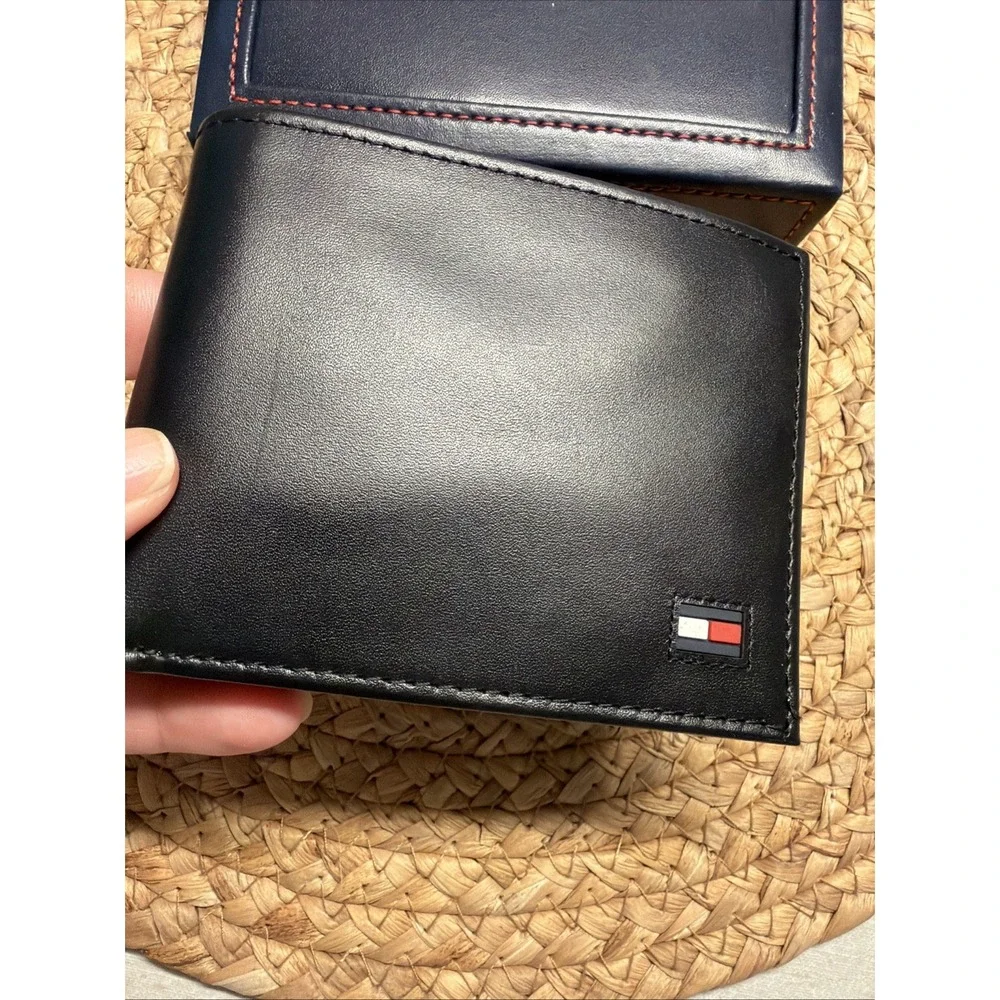 Tommy Hilfiger Men's RFID Protection Leather Wallet Bifold Brown 31HP220033